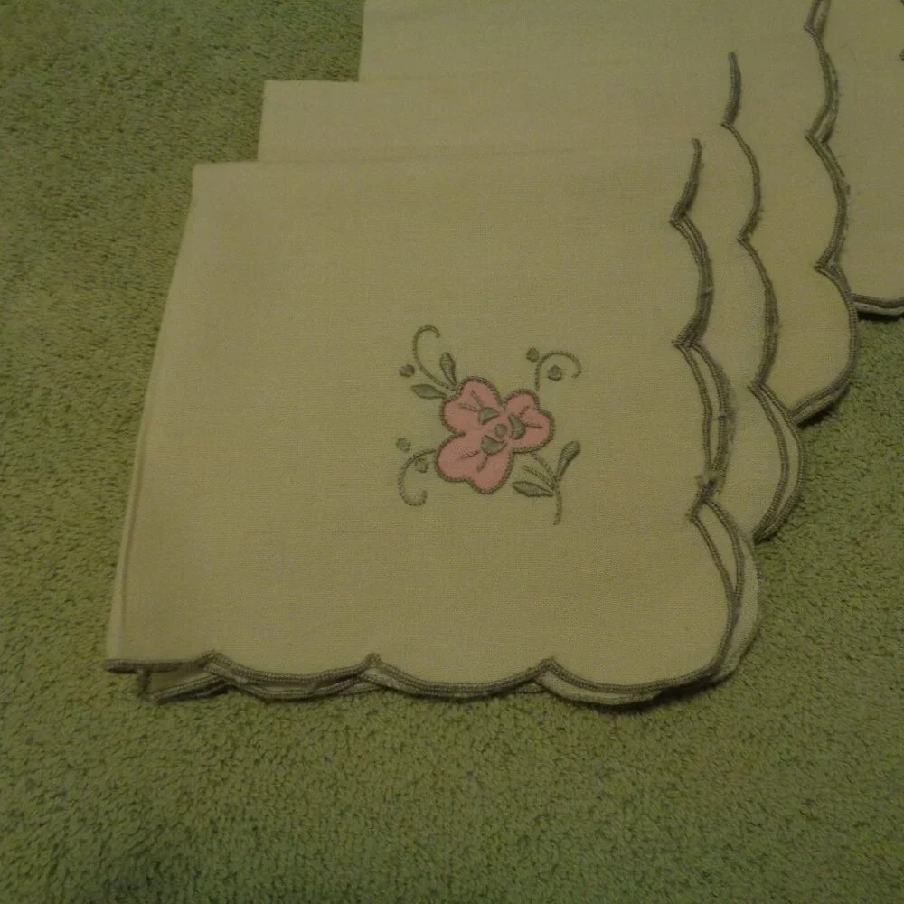 1980S VINTAGE EMBROIDERED APPLIQUED FLOWERS NAPKINS LOT OF 6